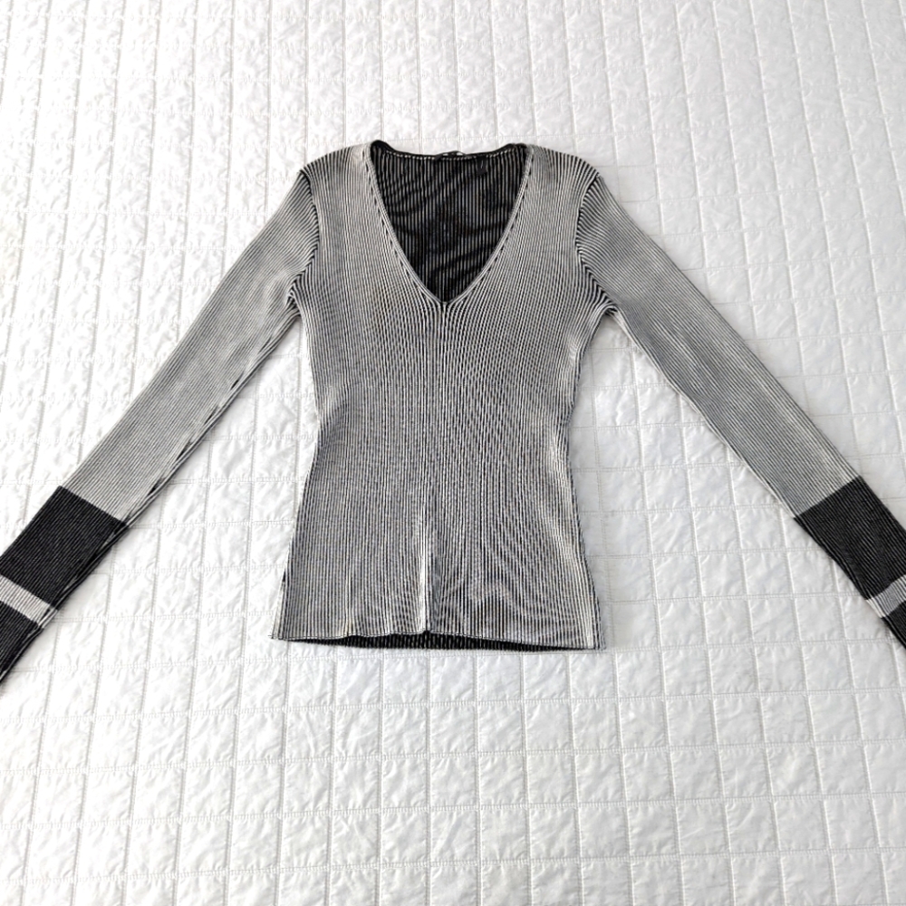 Theory V Neck sweater